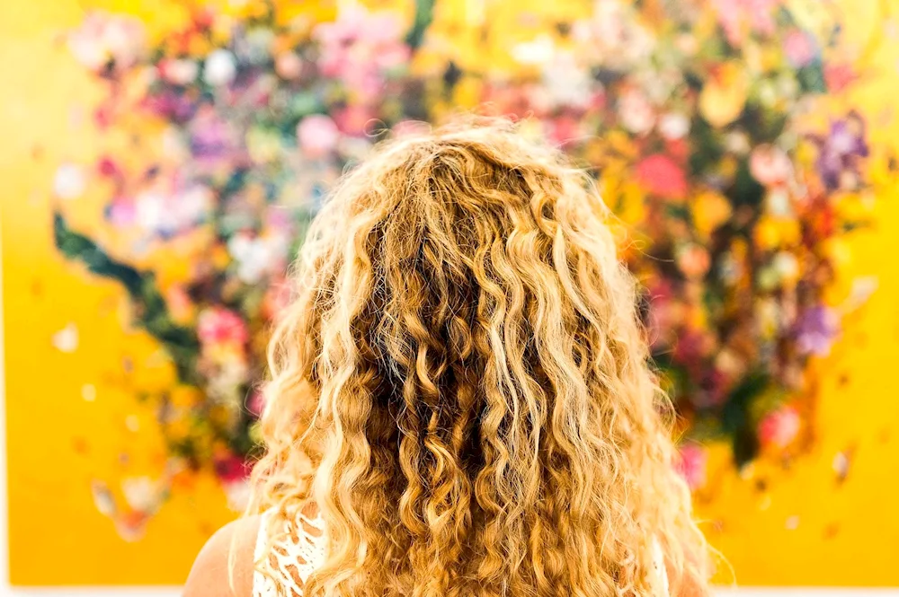 Shakira curly girl