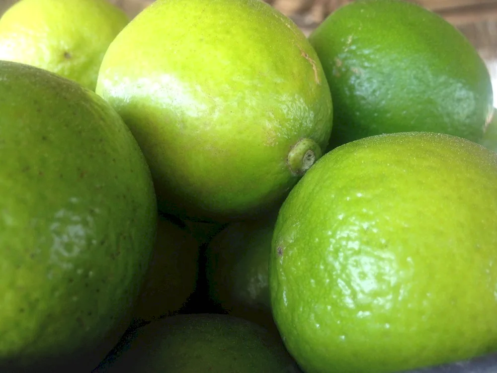 Green citrus fruit