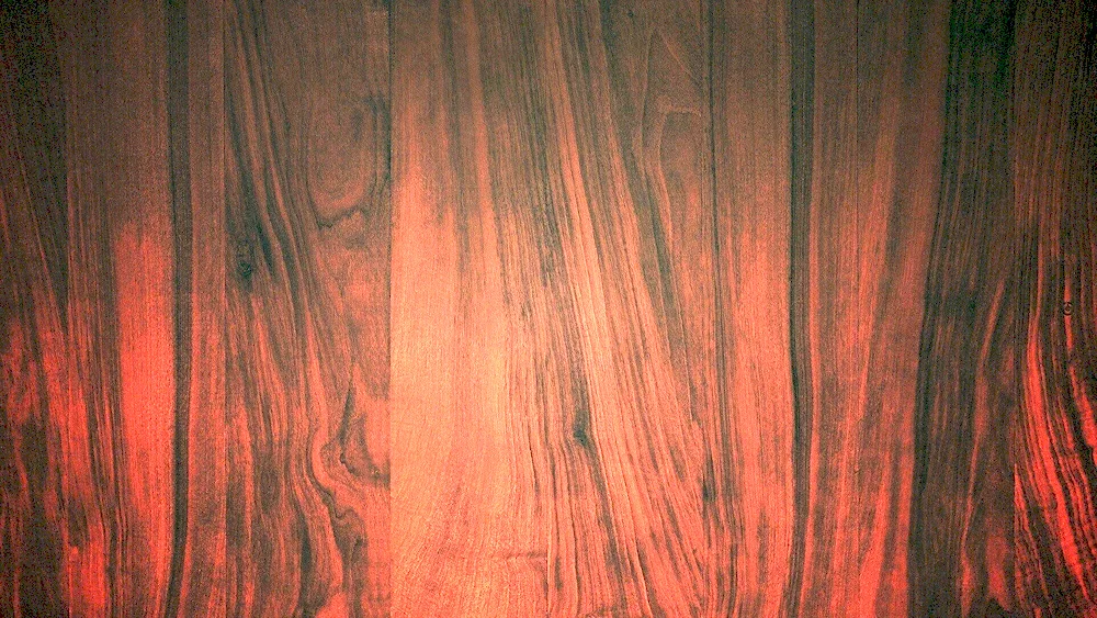 Lacquered wood