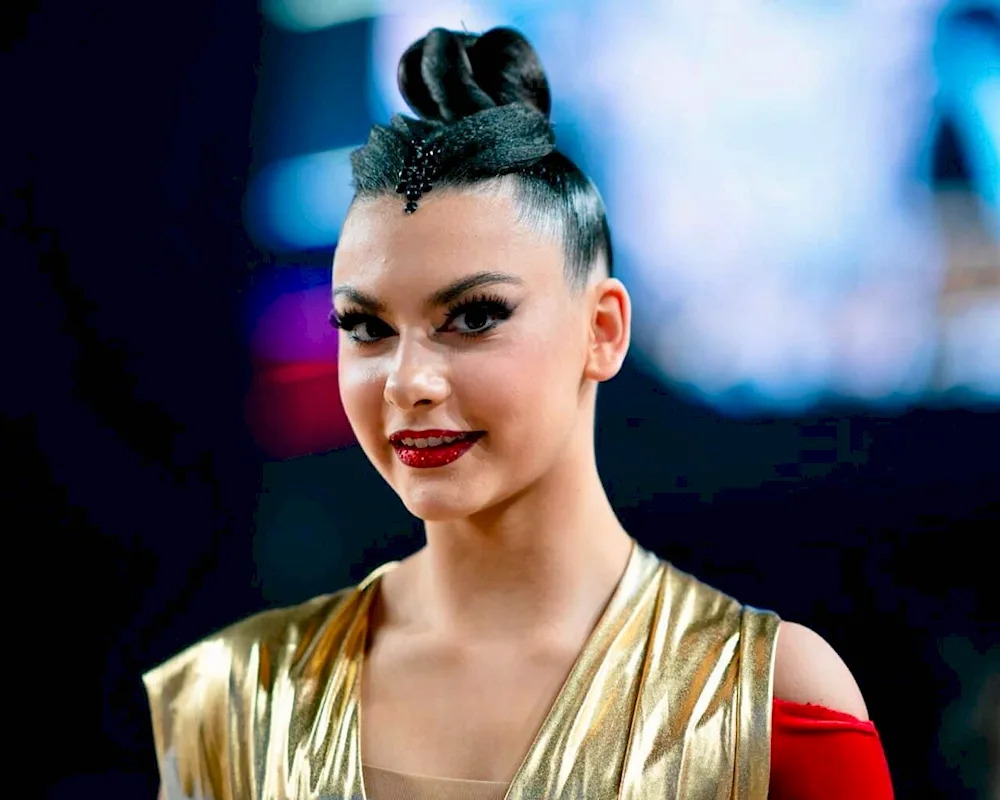 Lala Kramarenko hairstyle