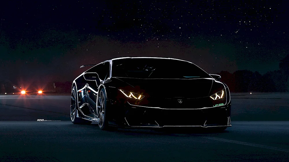 Lamborghini Huracan at night