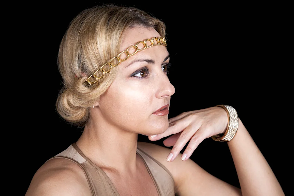 Lampadion Greek hairstyle