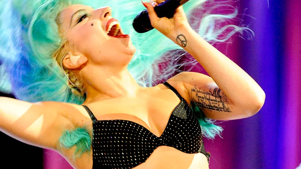 Lady Gaga unshaved armpits