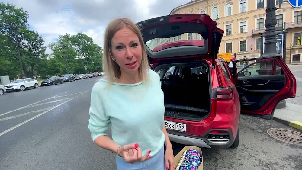 Elena Lisovskaya fox