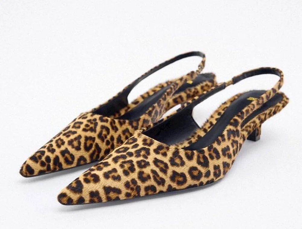 Leopard flip-flops Zara