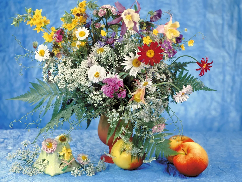 Ikebana with poppies