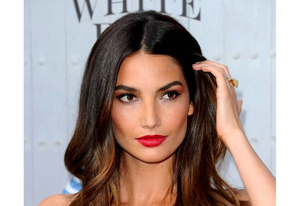 Contouring hair