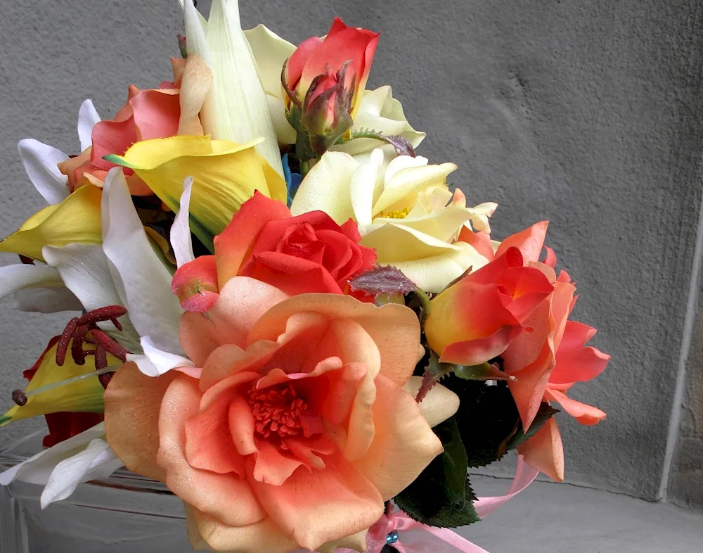 Lilies and calla lilies bouquet