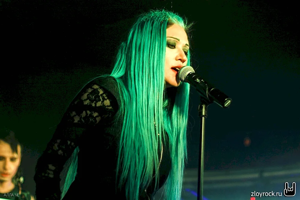 Linda singer