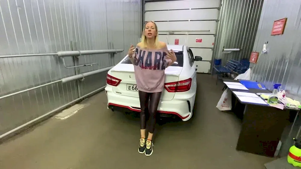 Lisa rolls Outlander 2022