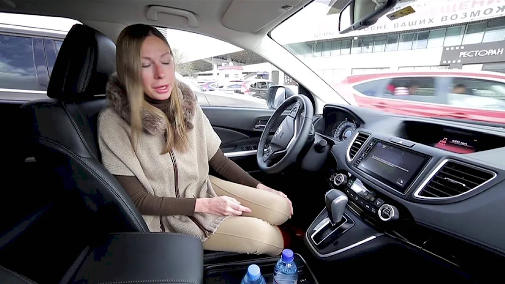 Lisa rules Honda CR-. V