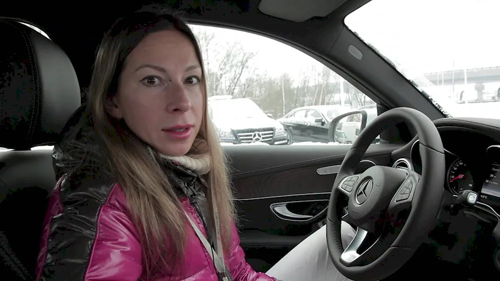 Lisovskaya car blogger