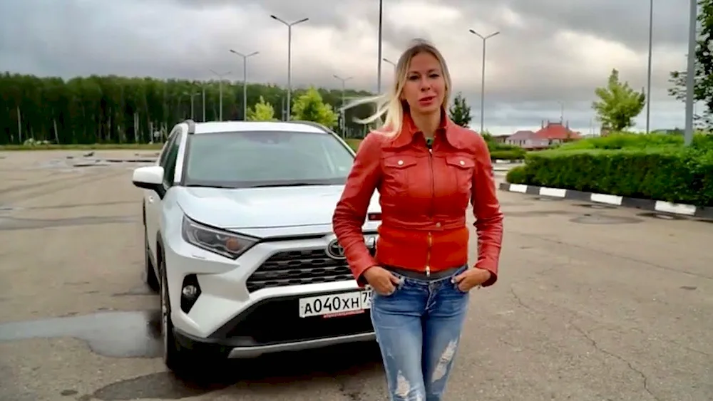 Lena Lisovskaya fox rules