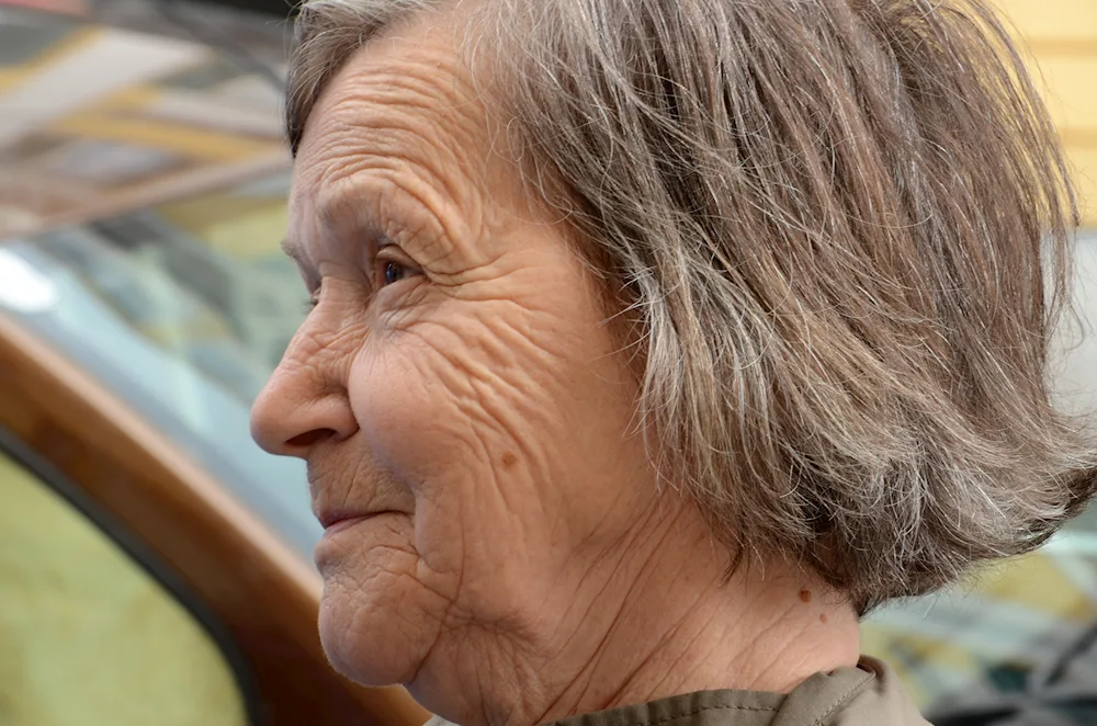 Daphne Hicks Grey hair