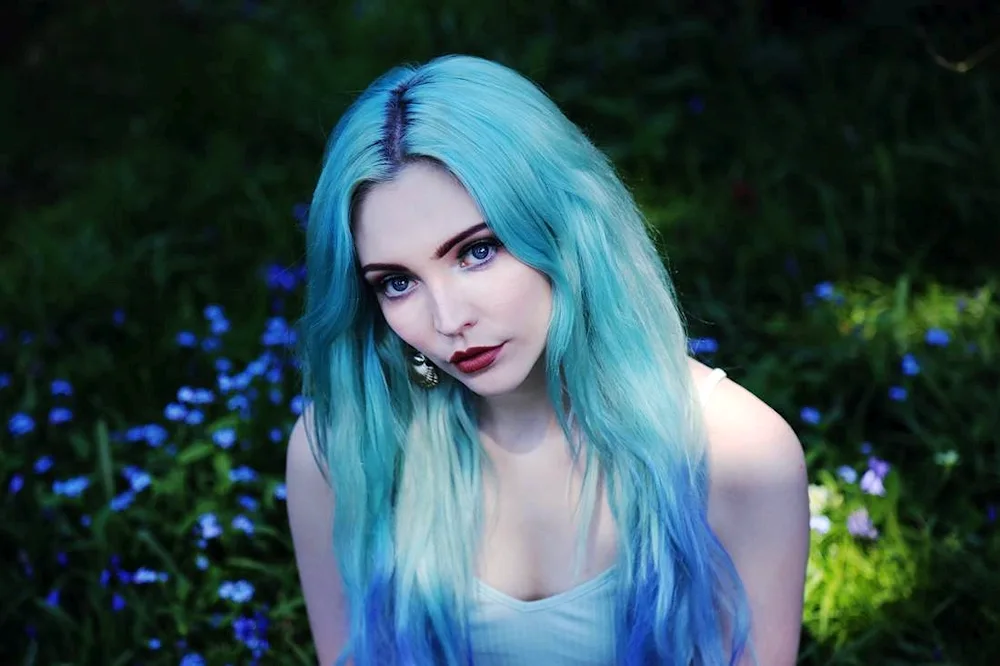 Lisa Brodsky blue hair