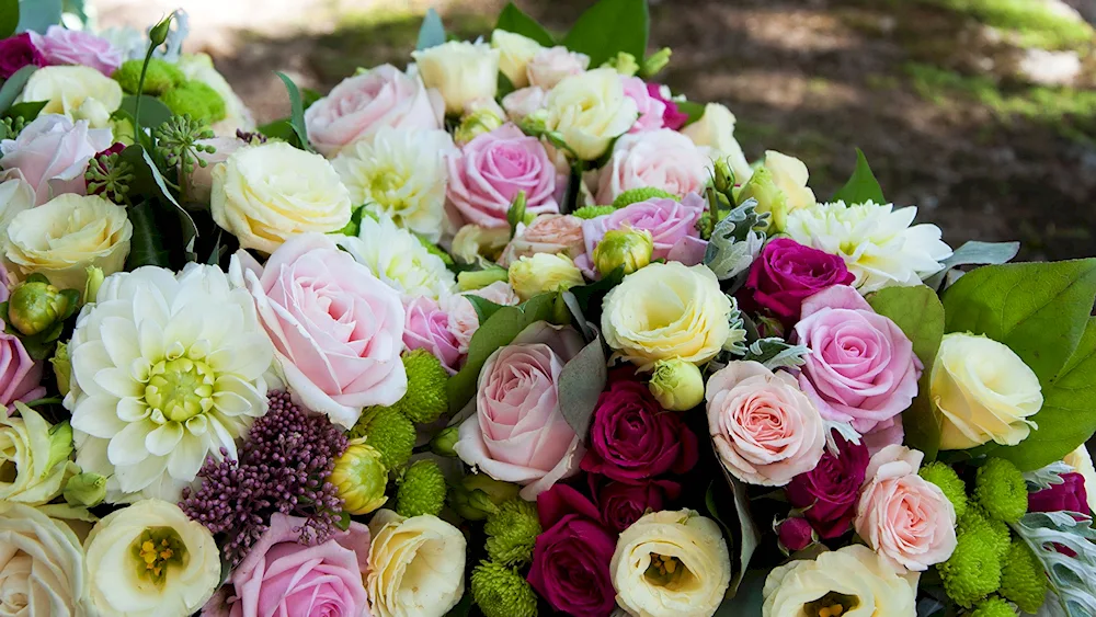 Eustoma lisianthus bouquet