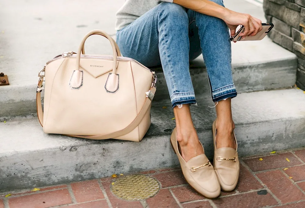 Loafers beige