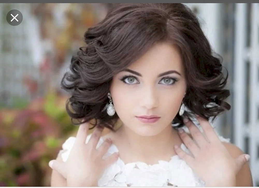 Medium hair curls for prom