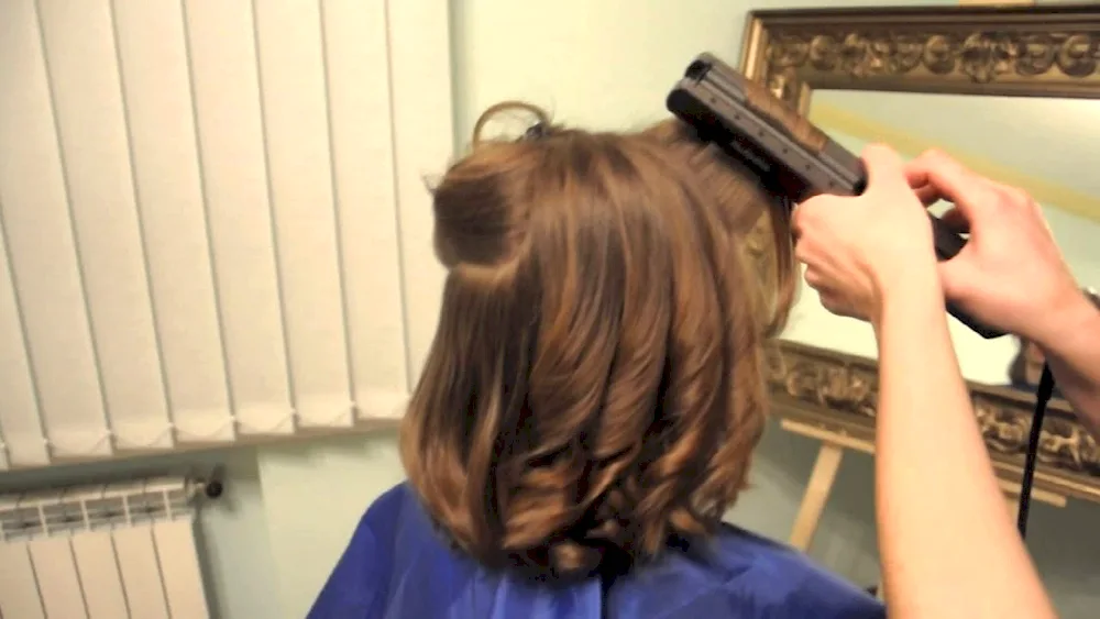 Bob curls for medium hair with fringes with a bob iron