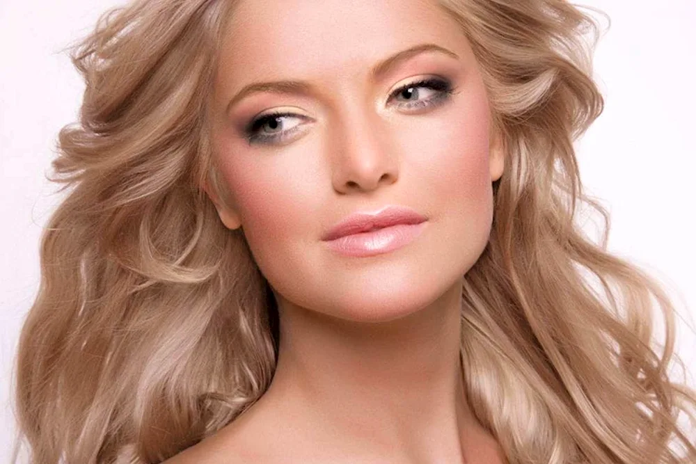 Make-up for blondes