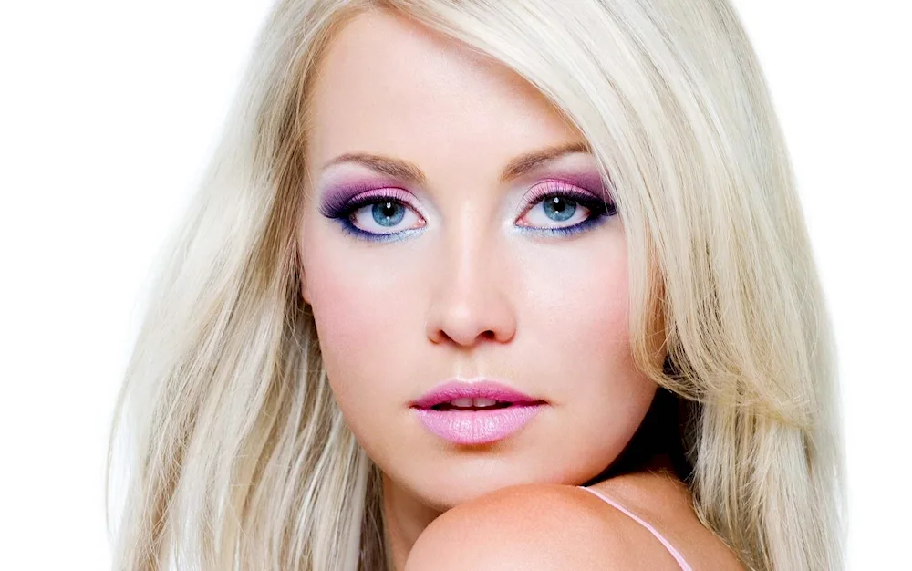 Makeup for blonde hair with blue eyes