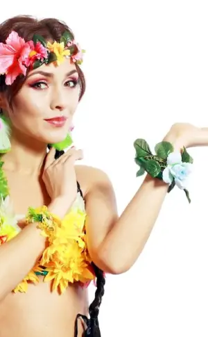 Makeup for a Hawaiian party