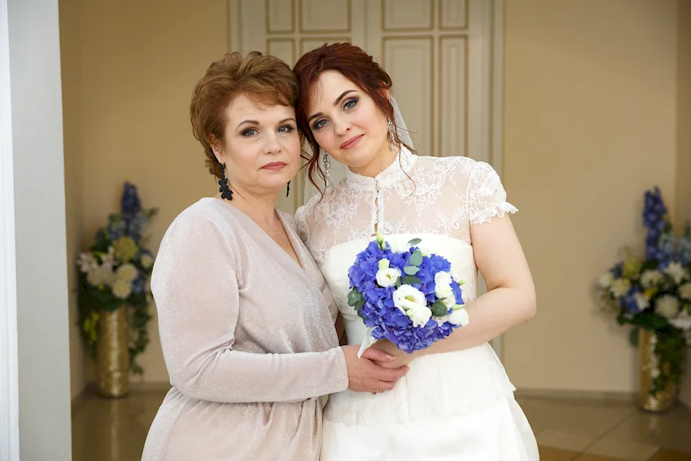 Makeup for mother of the bride for wedding