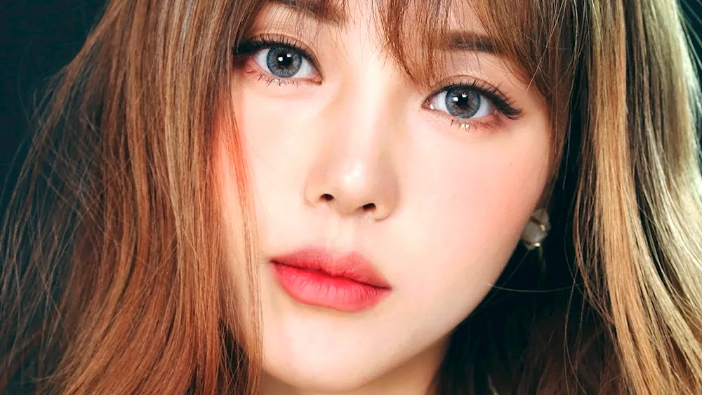 Korean idols make-up