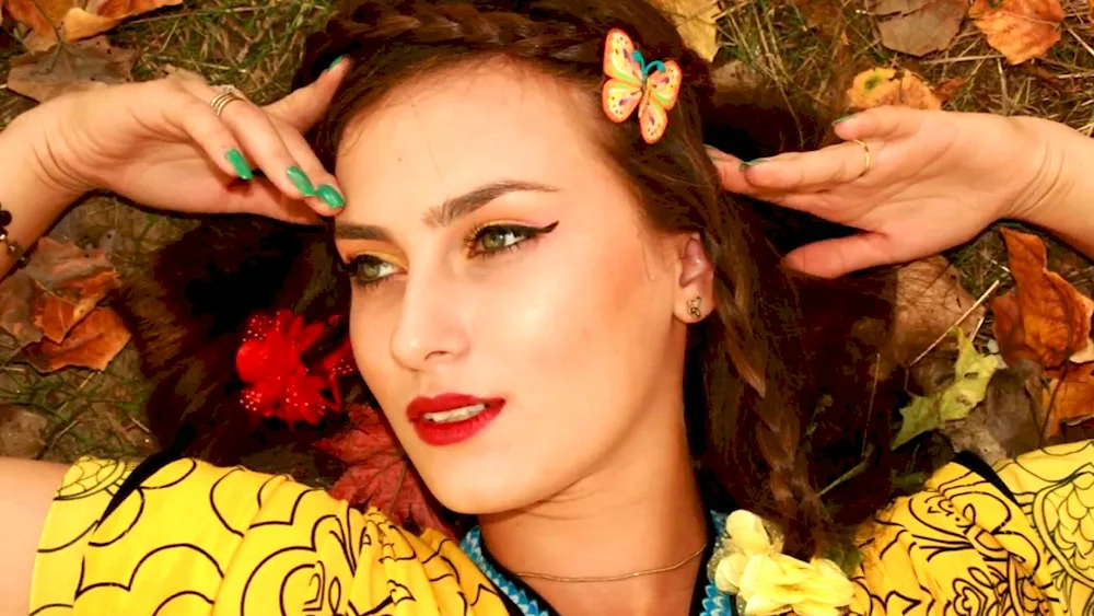 Makeup for autumn ball