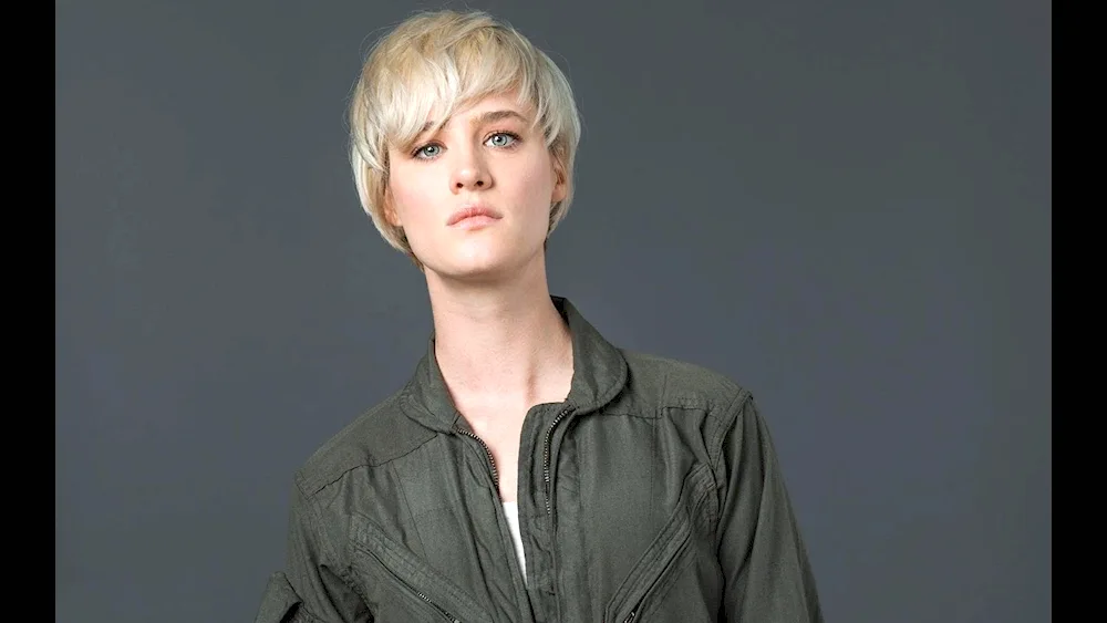 Mackenzie Davis Davis