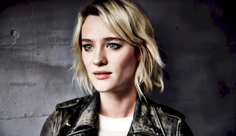 Mackenzie Davis stop and burn