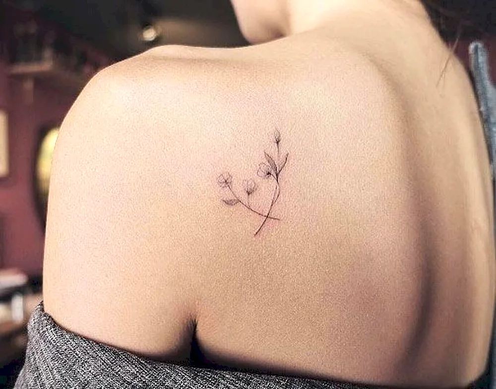 Collarbone tattoo unusual
