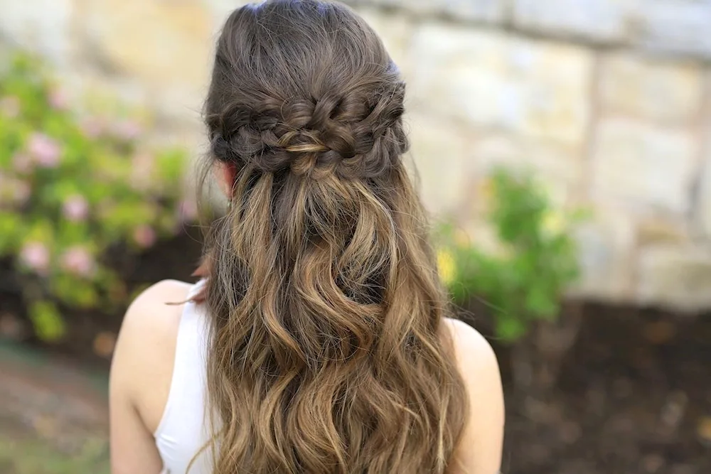 Hairdress with loose hair