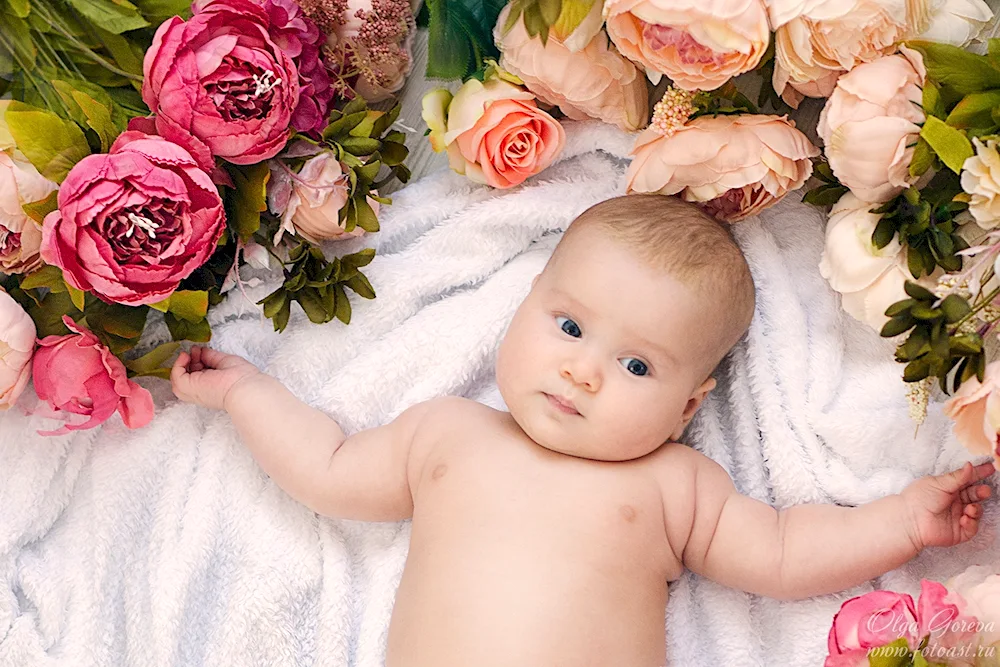 Baby with flowers