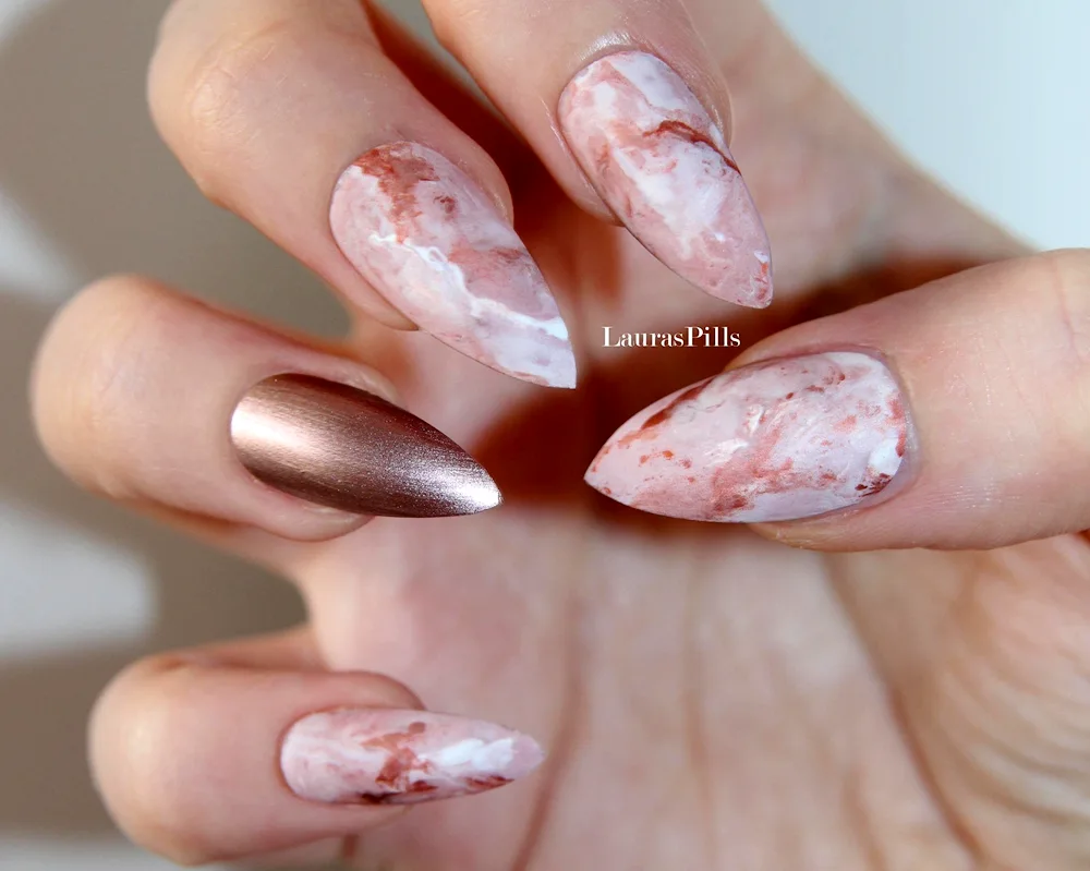 Marble manicure 2021 almond marble