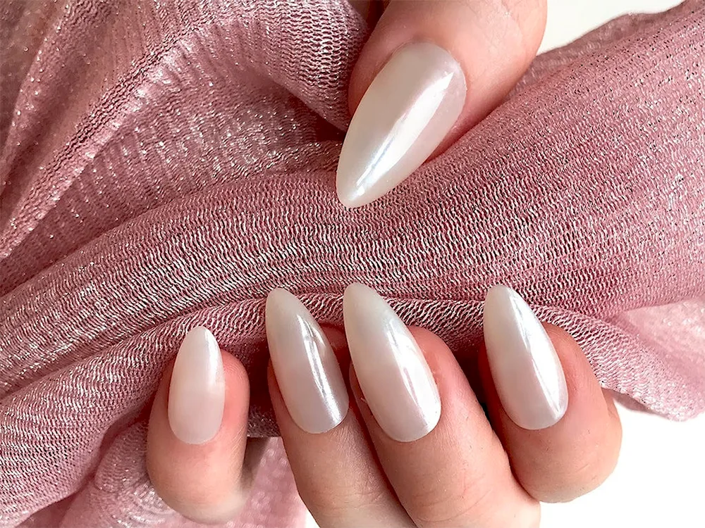 Long nude manicure almond milk