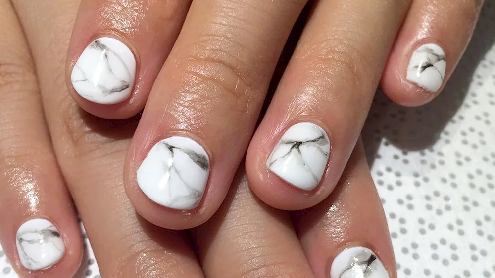 Marble on nails in pink