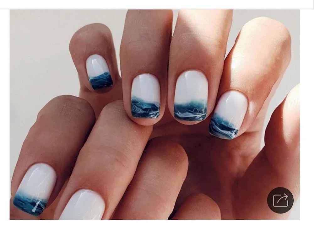 Sea manicure on short nails