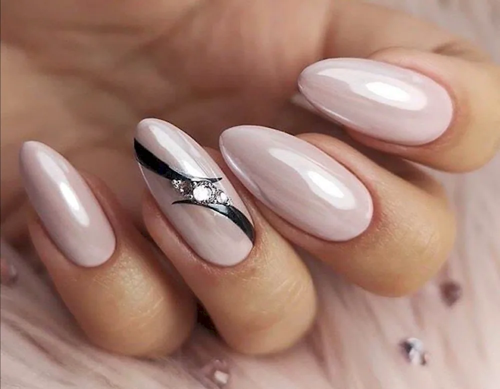 Nude manicure 2022 white almond