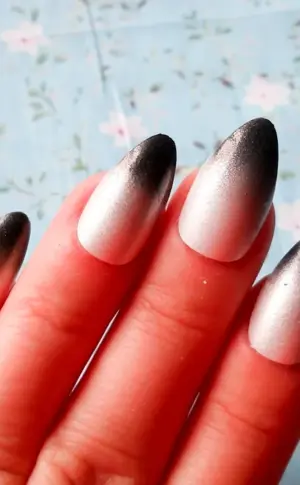 Almond almond ombré manicure