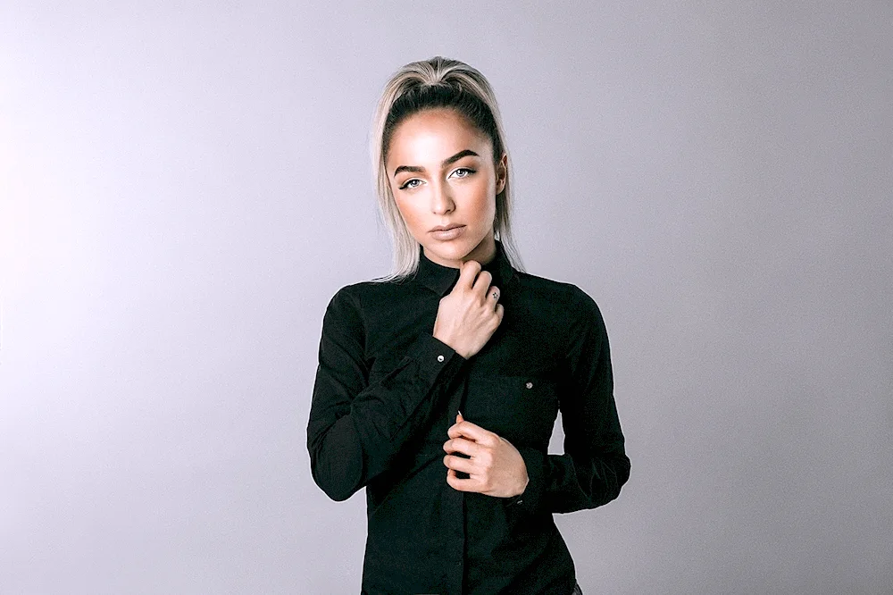 Singer Maria Kreimbreri