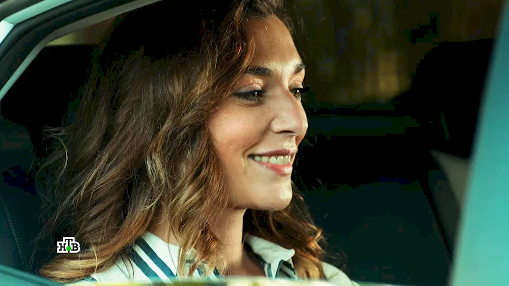 Brooklyn Dekker in Pretend to be My Wife