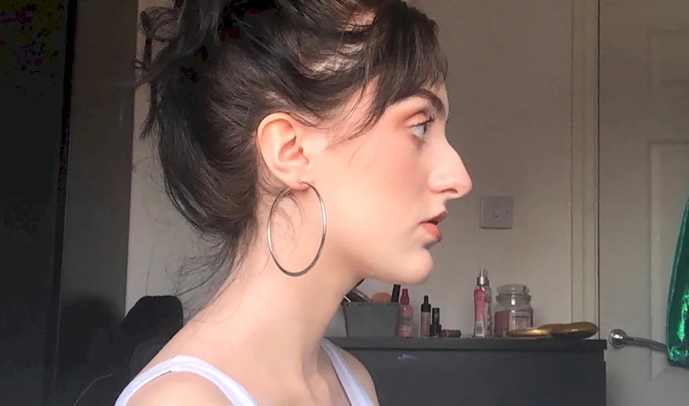 Maria Valverde humped nose in profile