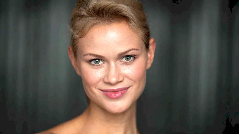 Marina Domozhirova