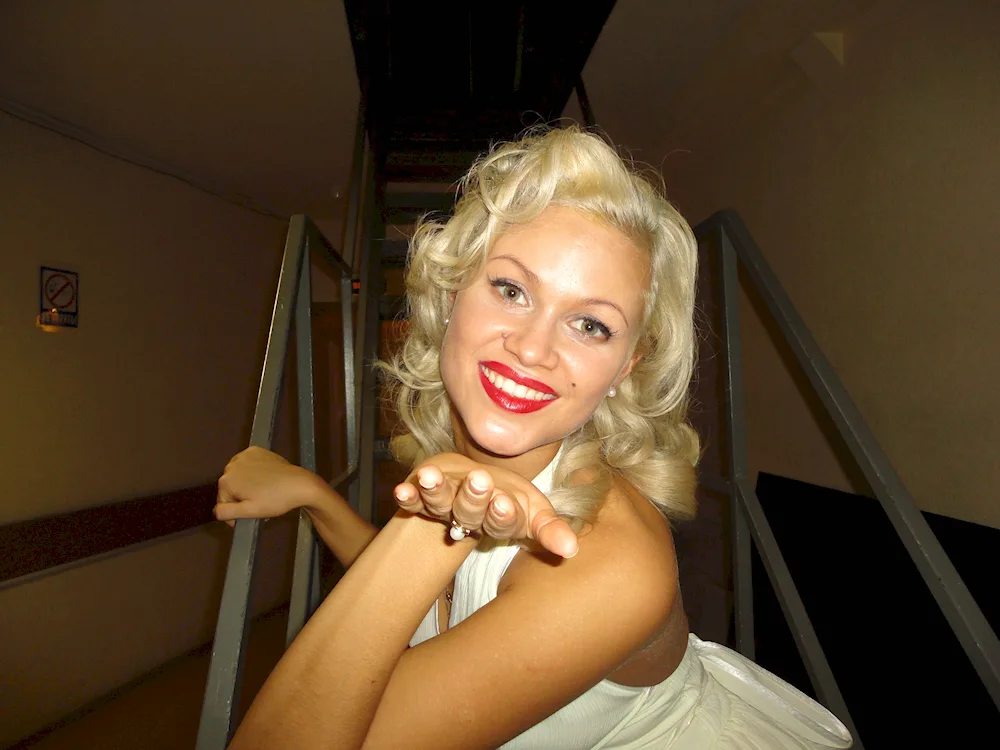 Marina Domozhirova