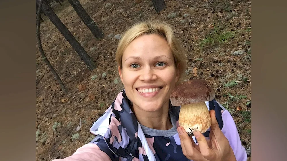 Marina Domozhirova actress