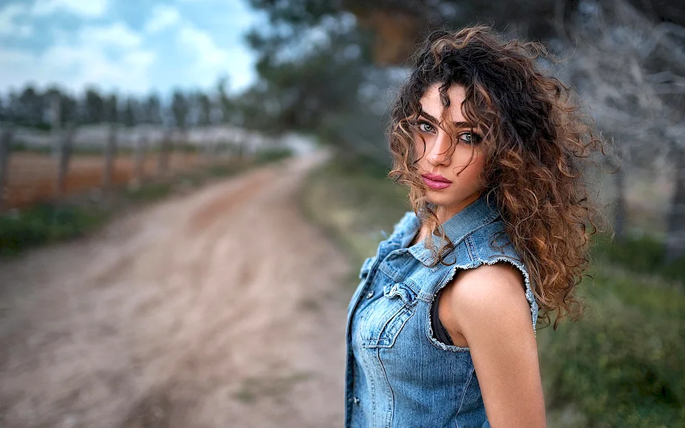 Marina curly. understudy