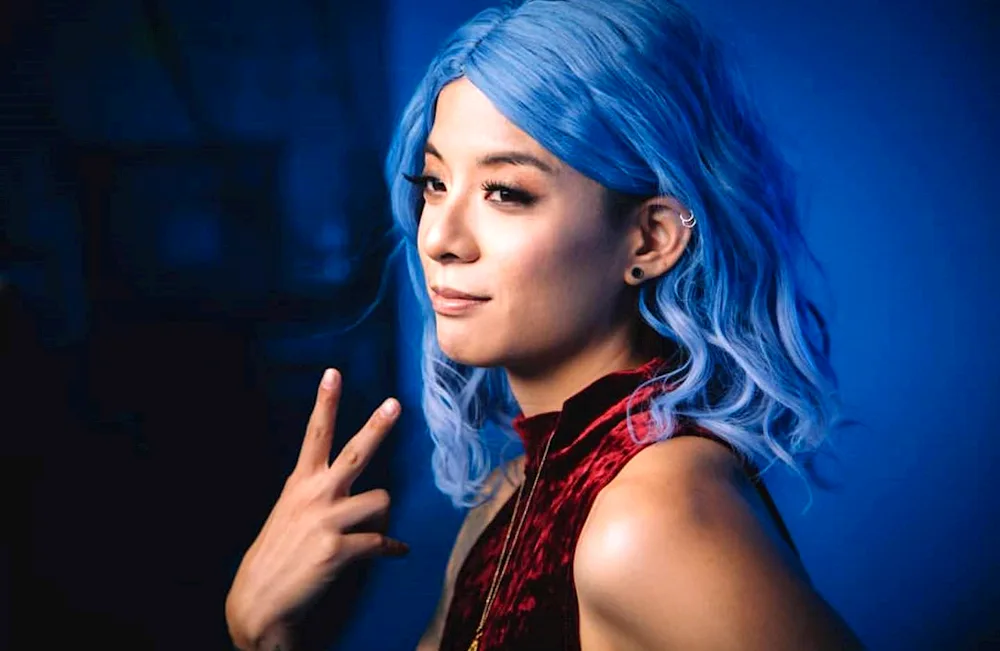 Mazelov with blue hair