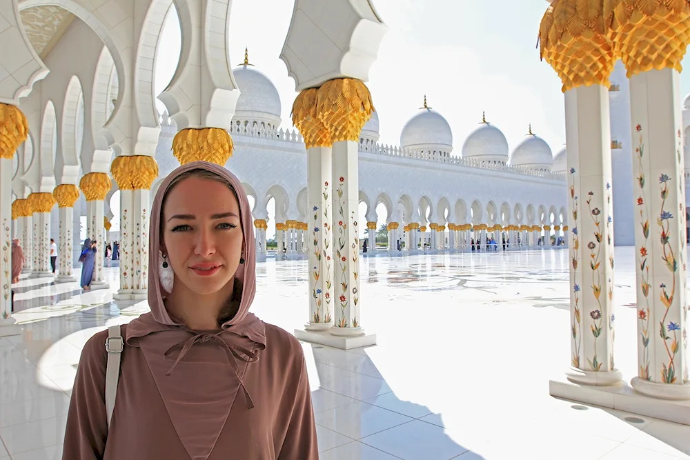 Sheikh Zayed Abu Mosque in Abu Dhabi. Dhabi