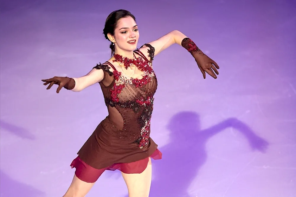 Medvedeva 2022 figure skater